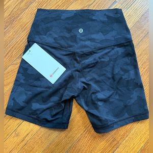 Lululemon Align Camo 6” shorts